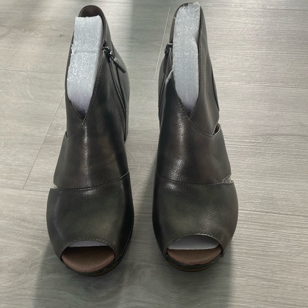 Dansko Delphina Metallic Ankle Bootie Aged Bronze PEEP Toe Size 40 ~ 9.5 - 10 US